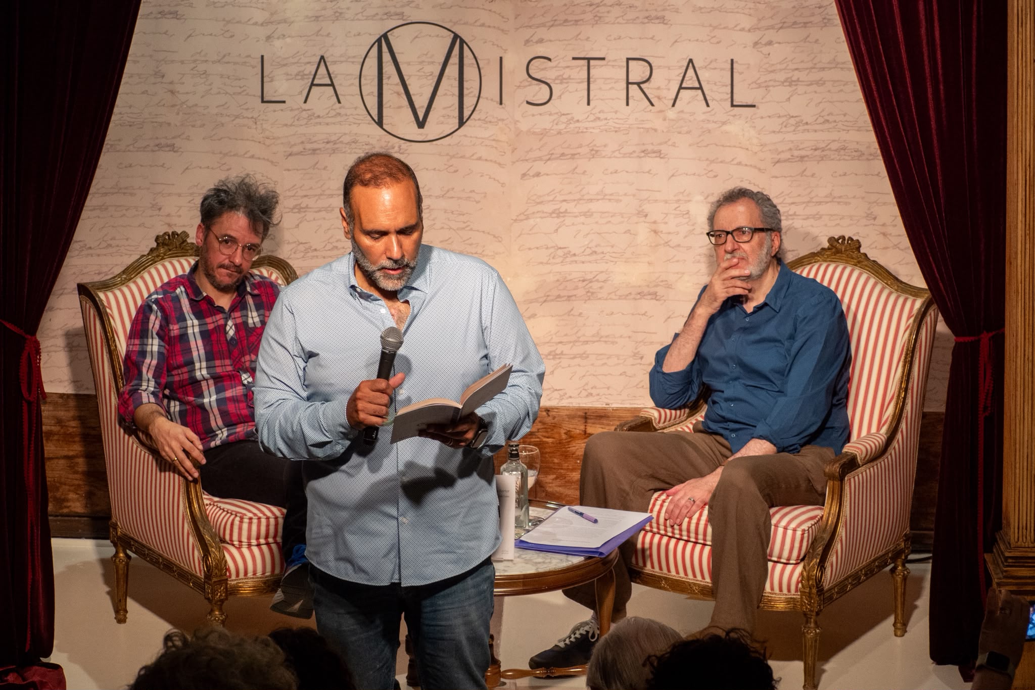Leonardo de León presentó su nuevo libro «El santo horror» C.U.M. 